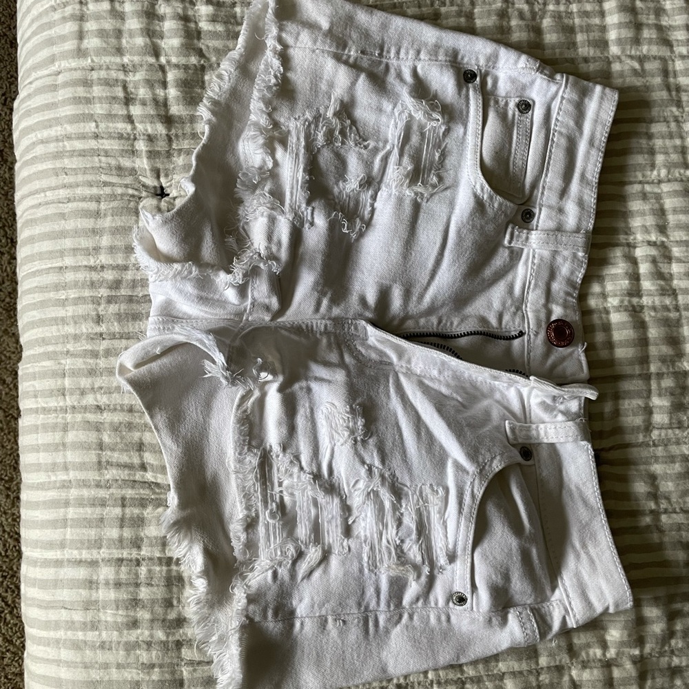 Women’s size 4 American eagle white shorts